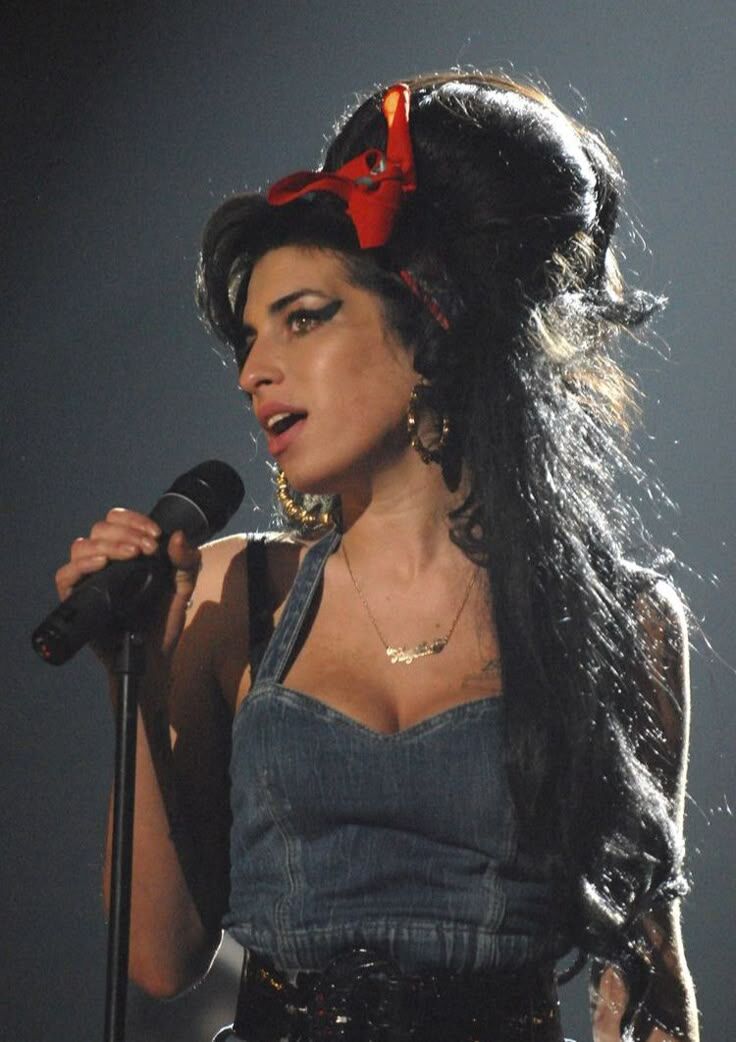 AMY WINEHOUSE - 2.jpg